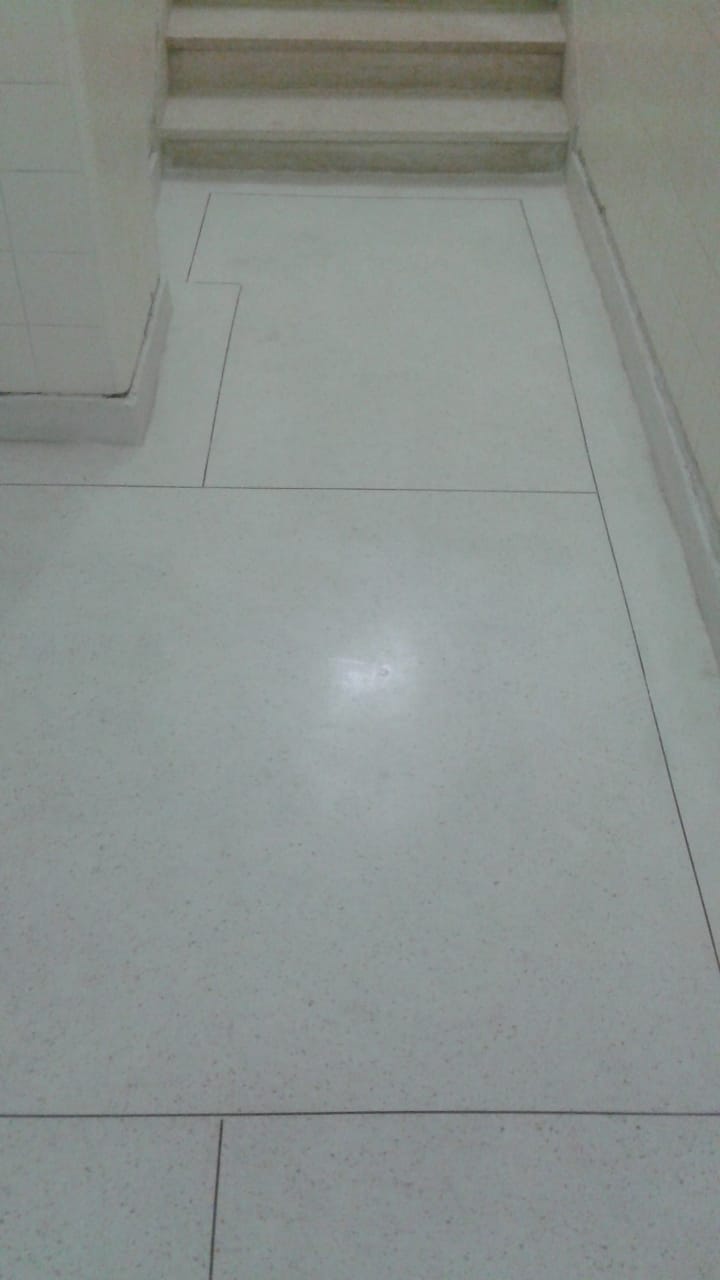 Piso de granitina branca com acabamento perfeito