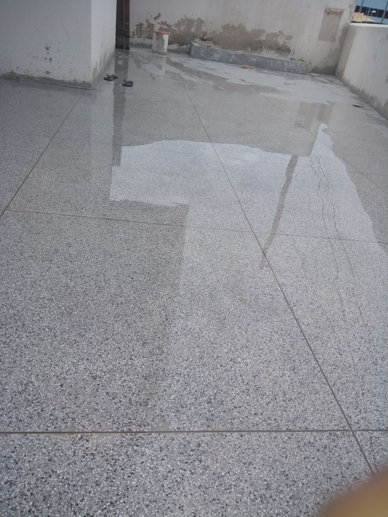 Área externa com piso de granitina
